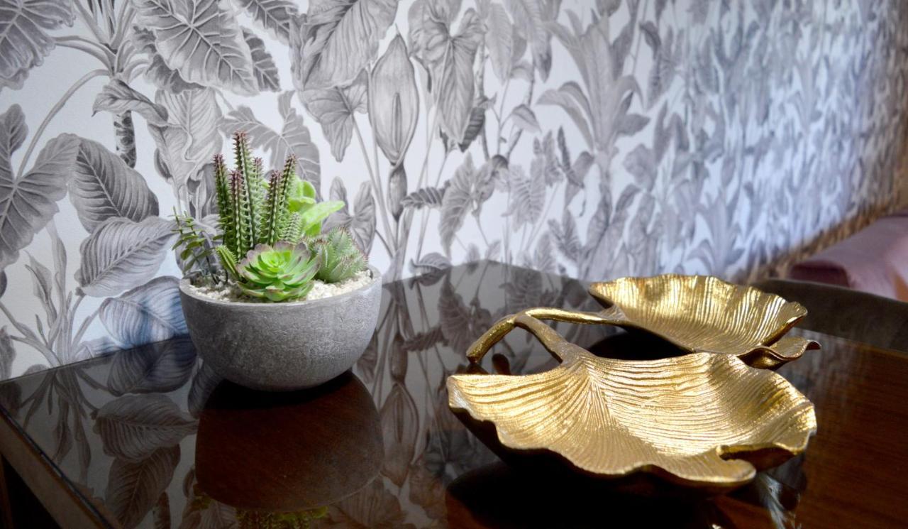 On Suites Sevilla Apartments Designed For Adults Экстерьер фото