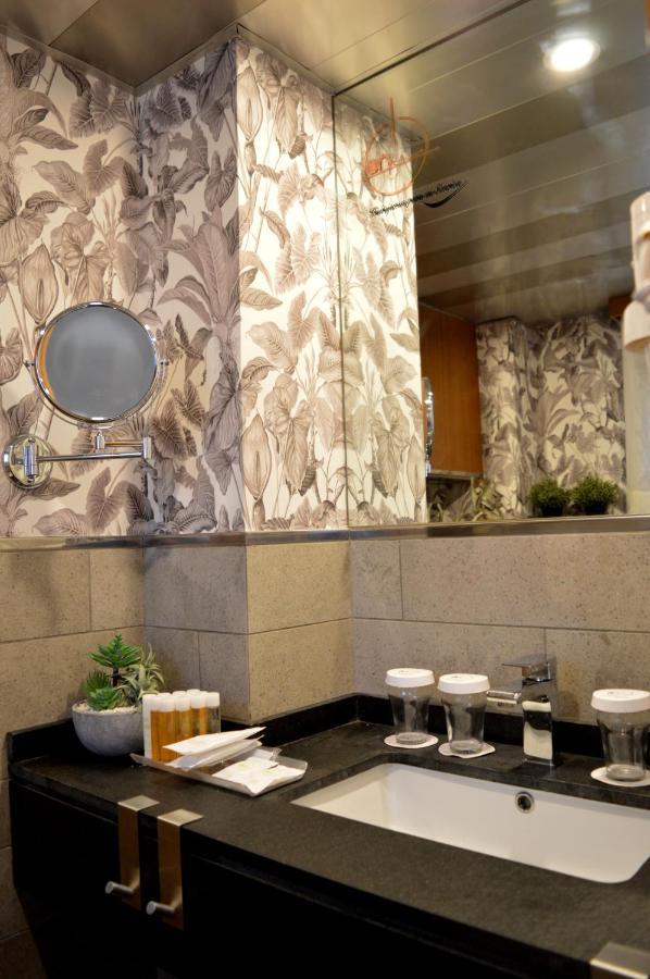 On Suites Sevilla Apartments Designed For Adults Экстерьер фото