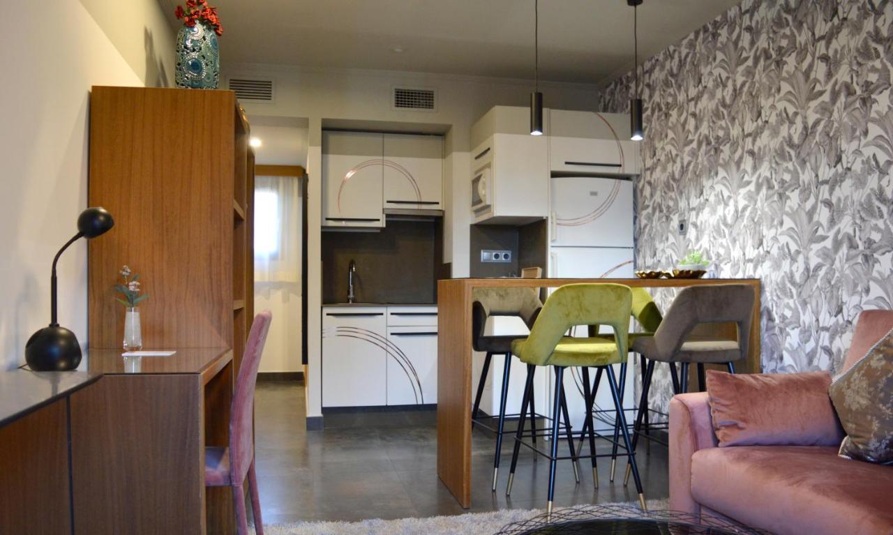On Suites Sevilla Apartments Designed For Adults Экстерьер фото