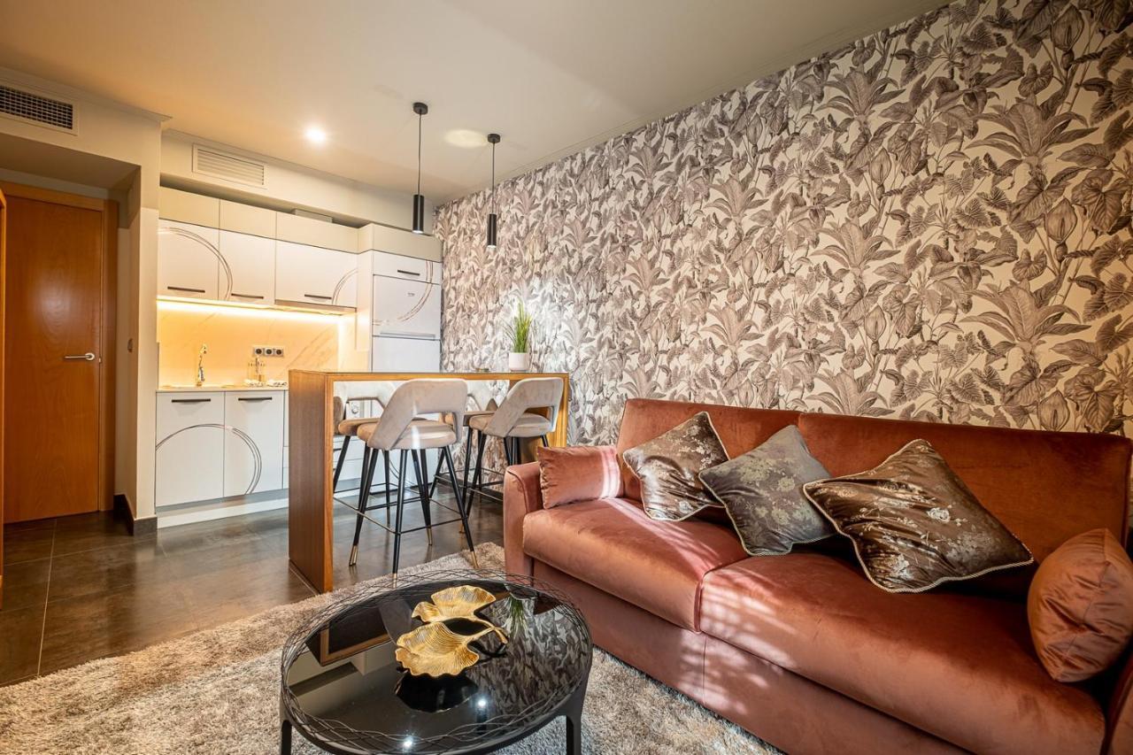 On Suites Sevilla Apartments Designed For Adults Экстерьер фото